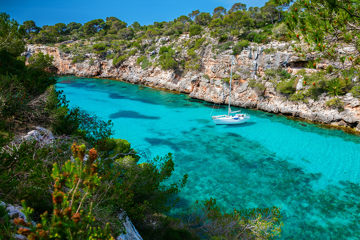 Las mejores playas españolas para navegar en tu luna de miel